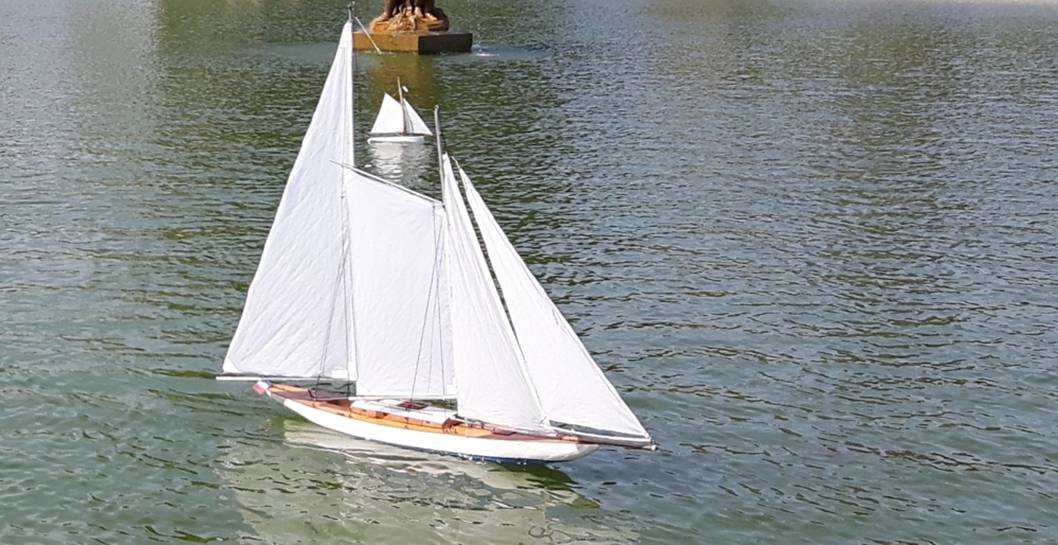 club nautique du luco jardin du Luxembourg Paris pond boat