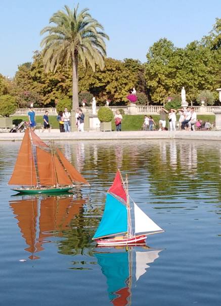 club nautique du luco jardin du Luxembourg Paris pond boat