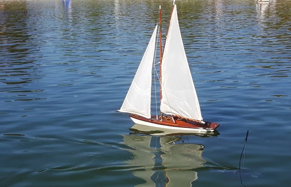 club nautique du luco jardin du Luxembourg Paris pond boat