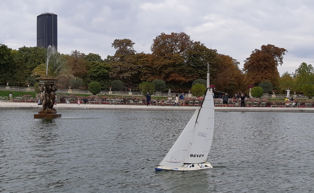 club nautique du luco jardin du Luxembourg Paris pond boat