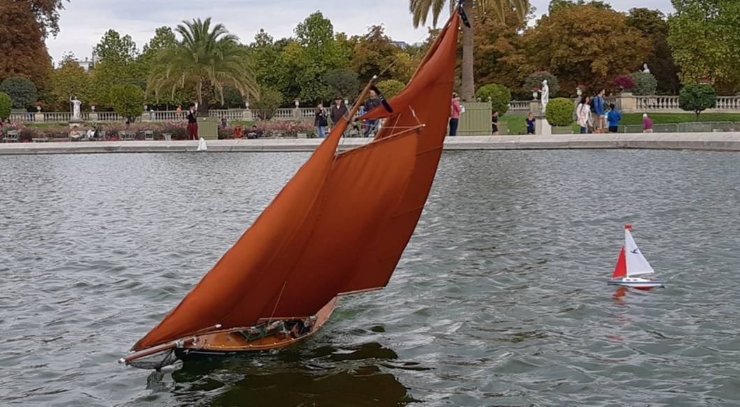 club nautique du luco jardin du Luxembourg Paris pond boat