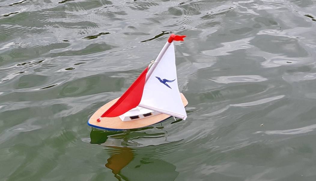 club nautique du luco jardin du Luxembourg Paris pond boat