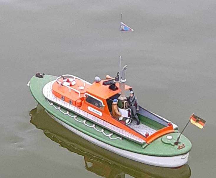 club nautique du luco jardin du Luxembourg Paris pond boat