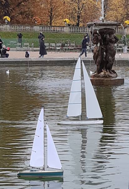 club nautique du luco jardin du Luxembourg Paris pond boat