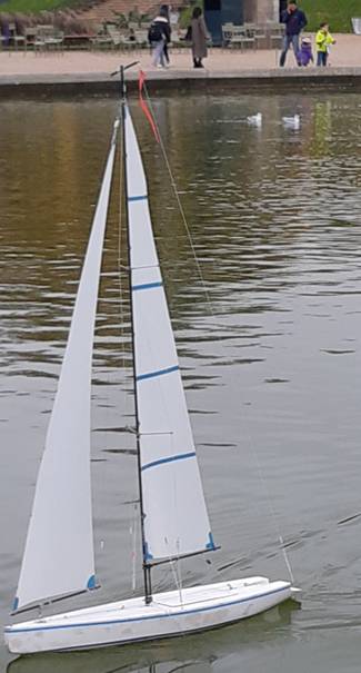 club nautique du luco jardin du Luxembourg Paris pond boat