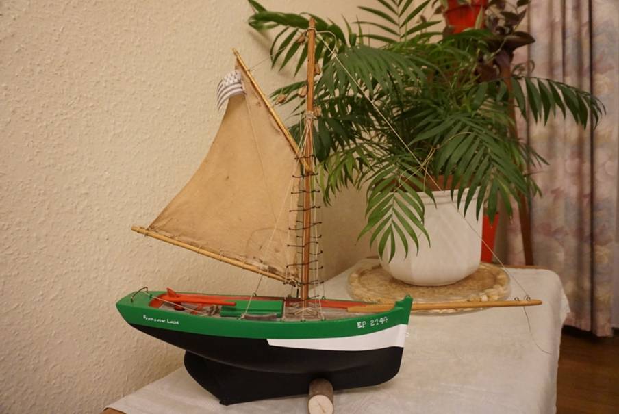 club nautique du luco jardin du Luxembourg Paris pond boat