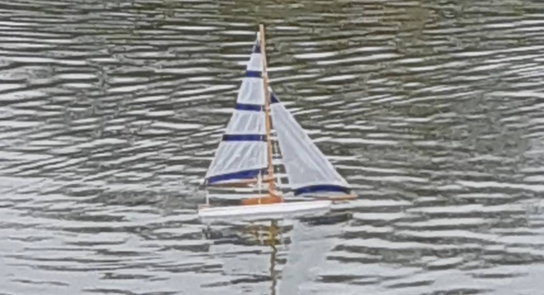 club nautique du luco jardin du Luxembourg Paris pond boat