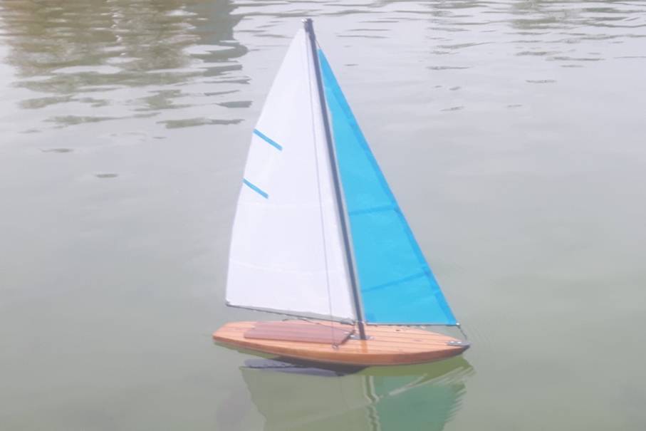 club nautique du luco jardin du Luxembourg Paris pond boat