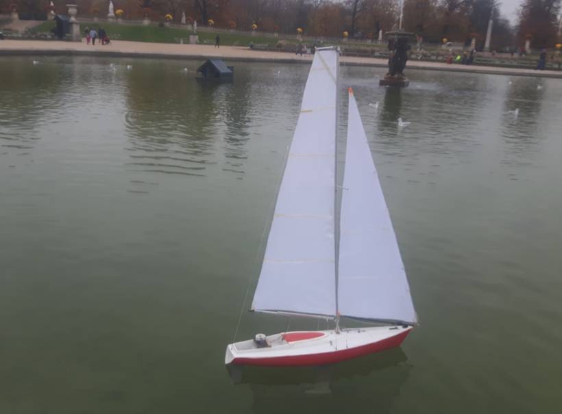 club nautique du luco jardin du Luxembourg Paris pond boat