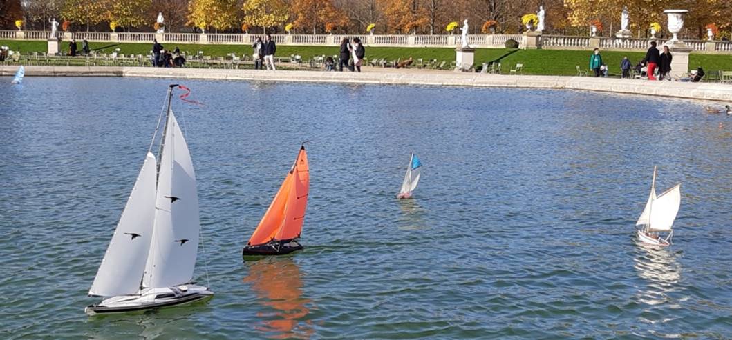 club nautique du luco jardin du Luxembourg Paris pond boat