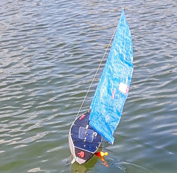 club nautique du luco jardin du Luxembourg Paris pond boat