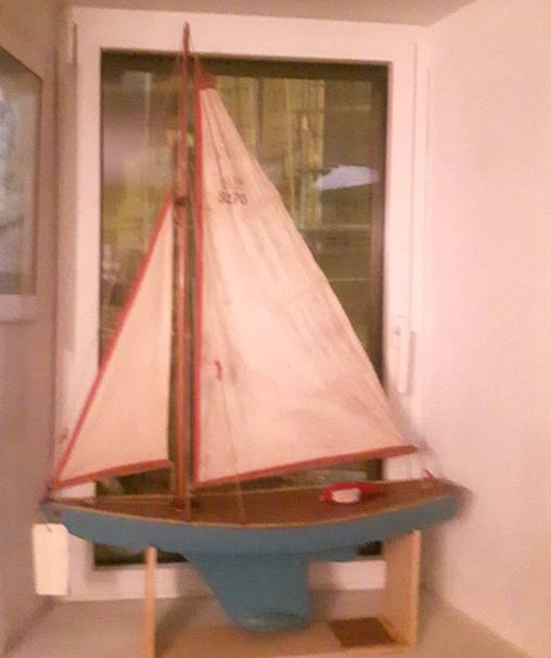 club nautique du luco jardin du Luxembourg Paris pond boat