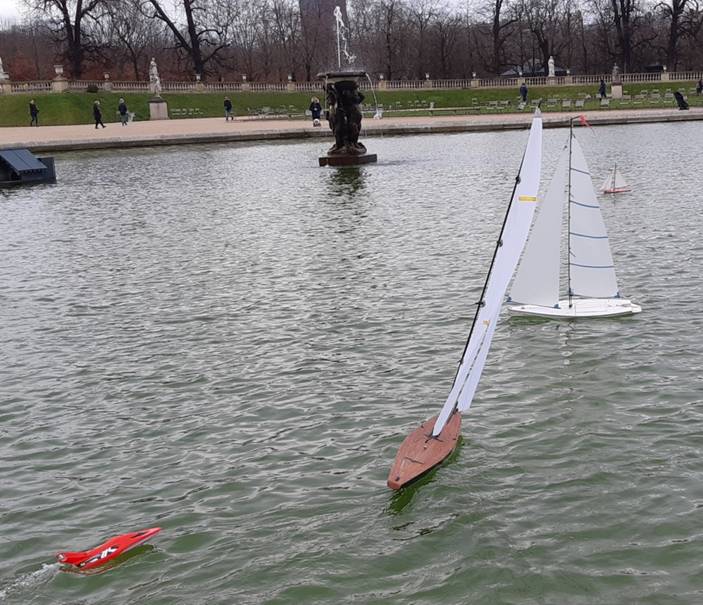 club nautique du luco jardin du Luxembourg Paris pond boat