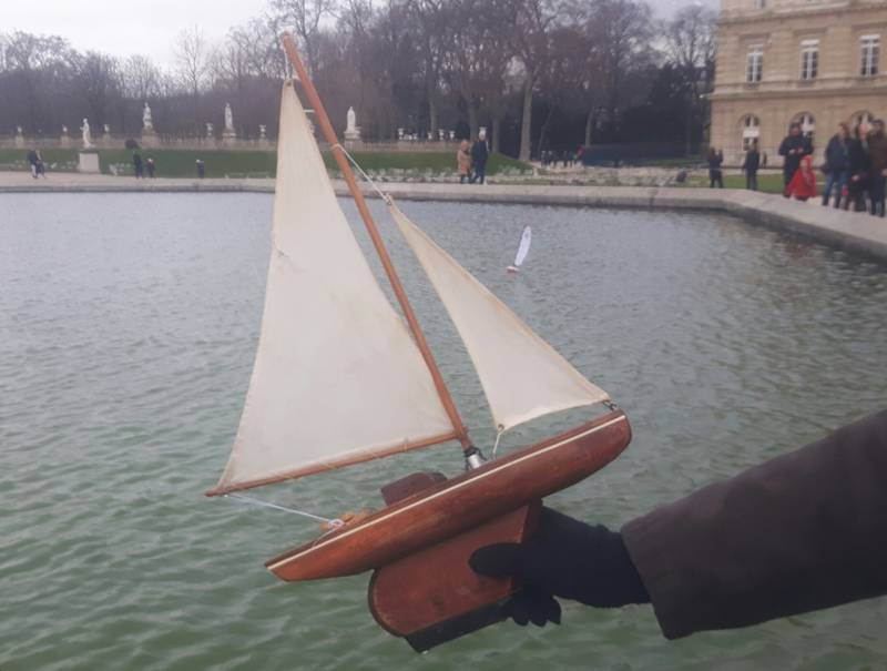 club nautique du luco jardin du Luxembourg Paris pond boat