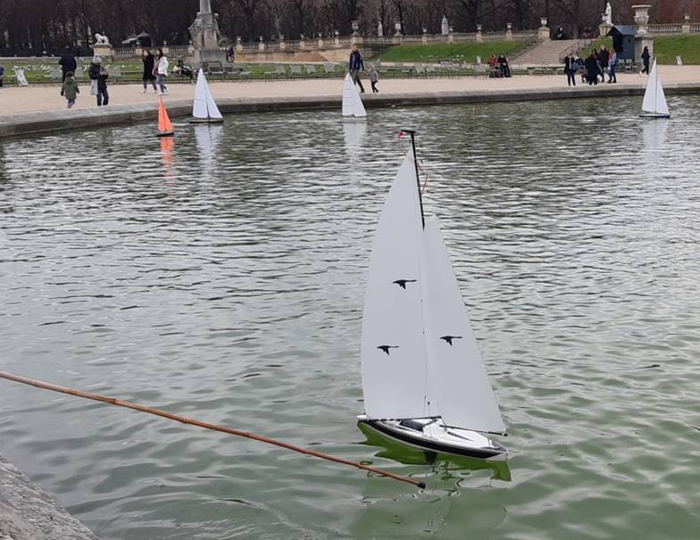 club nautique du luco jardin du Luxembourg Paris pond boat