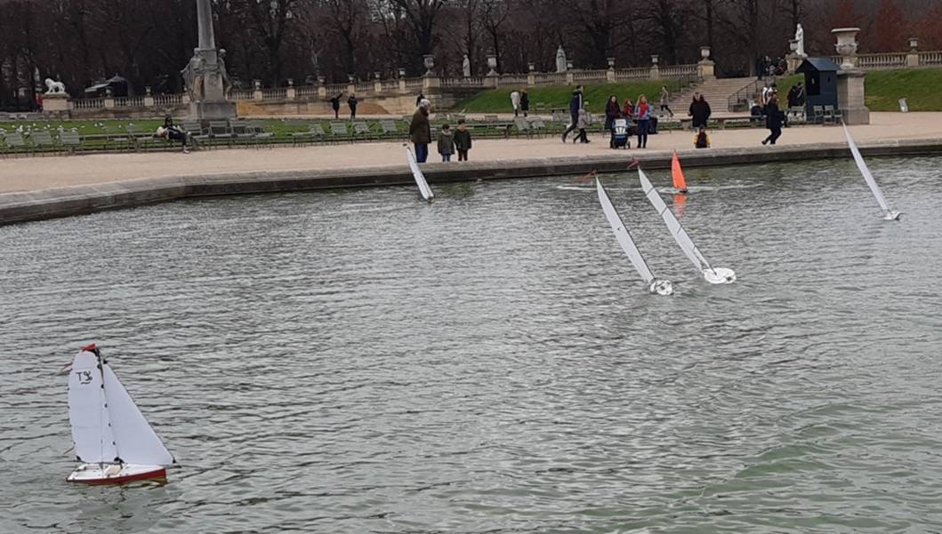 club nautique du luco jardin du Luxembourg Paris pond boat