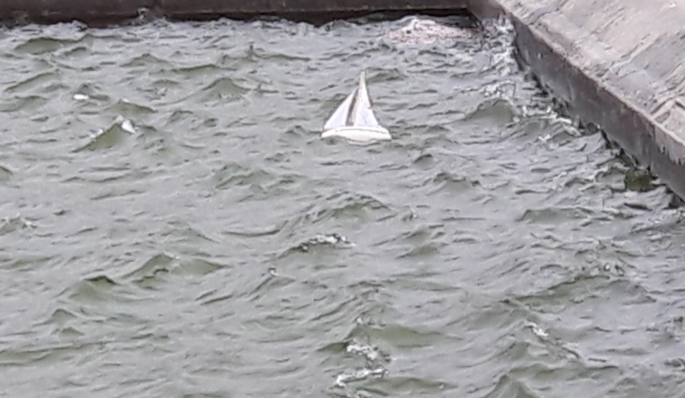club nautique du luco jardin du Luxembourg Paris pond boat
