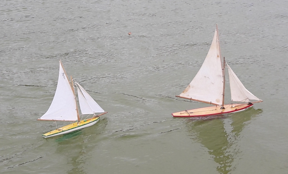 club nautique du luco jardin du Luxembourg Paris pond boat
