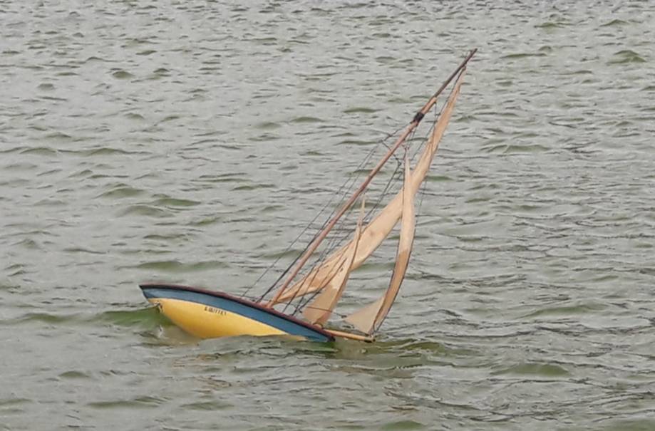 club nautique du luco jardin du Luxembourg Paris pond boat