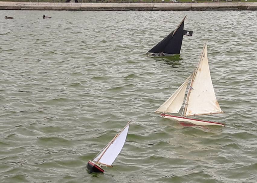 club nautique du luco jardin du Luxembourg Paris pond boat