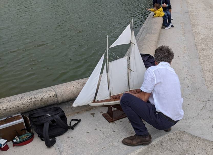 club nautique du luco jardin du Luxembourg Paris pond boat