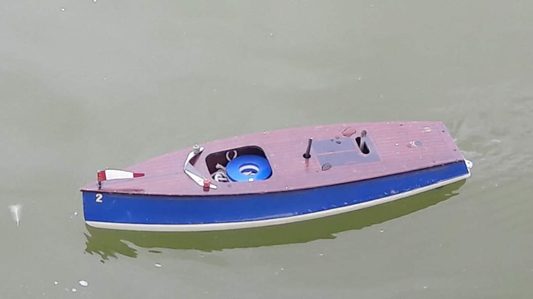 club nautique du luco jardin du Luxembourg Paris pond boat
