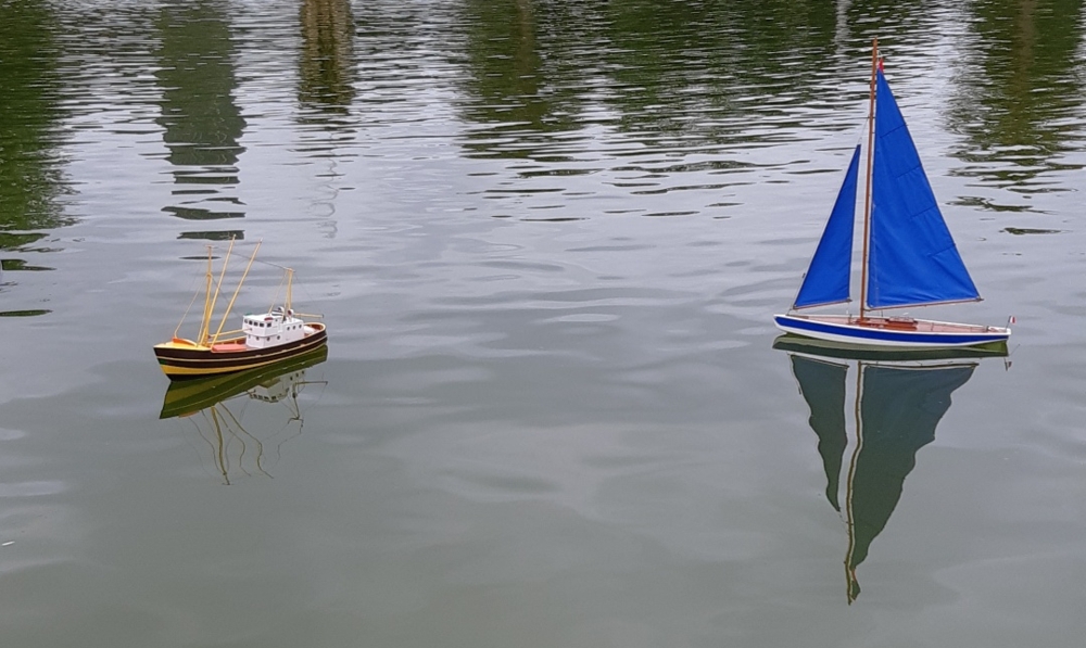 club nautique du luco jardin du Luxembourg Paris pond boat