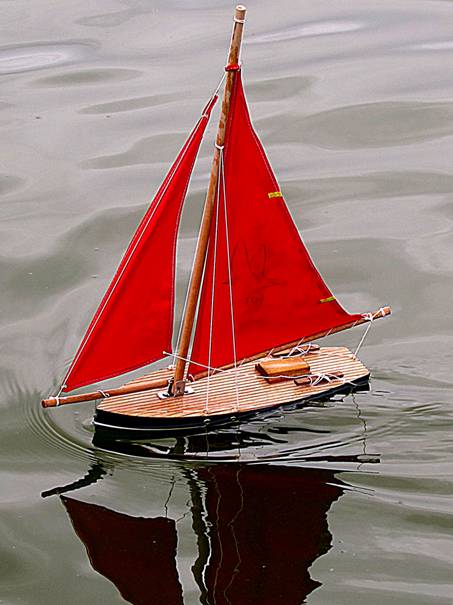club nautique du luco jardin du Luxembourg Paris pond boat
