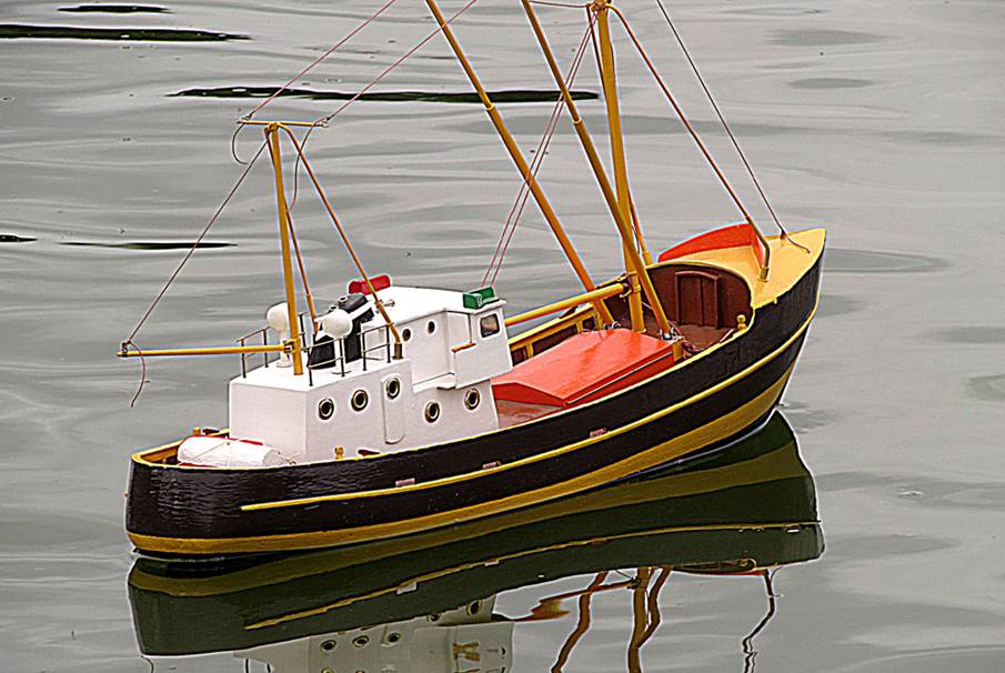 club nautique du luco jardin du Luxembourg Paris pond boat