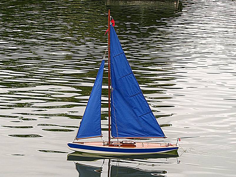 club nautique du luco jardin du Luxembourg Paris pond boat