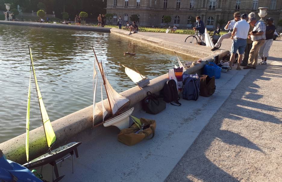 club nautique du luco jardin du Luxembourg Paris pond boat