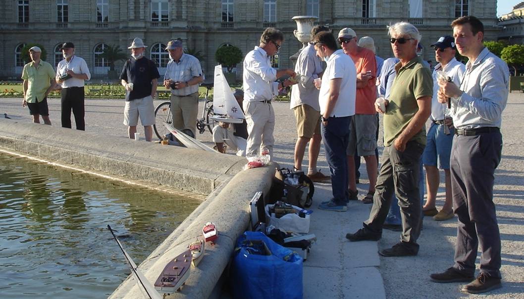 club nautique du luco jardin du Luxembourg Paris pond boat