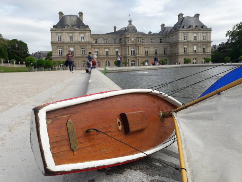 club nautique du luco jardin du Luxembourg Paris pond boat