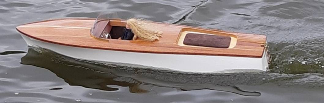club nautique du luco jardin du Luxembourg Paris pond boat