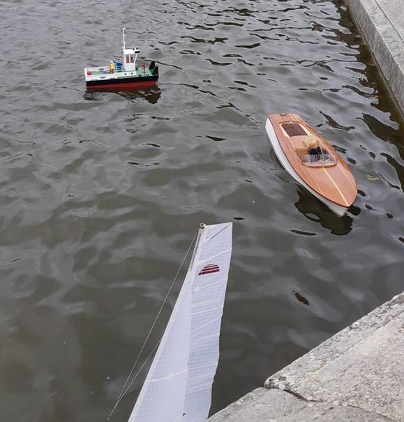 club nautique du luco jardin du Luxembourg Paris pond boat
