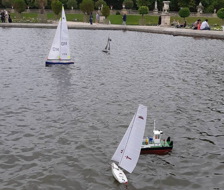 club nautique du luco jardin du Luxembourg Paris pond boat