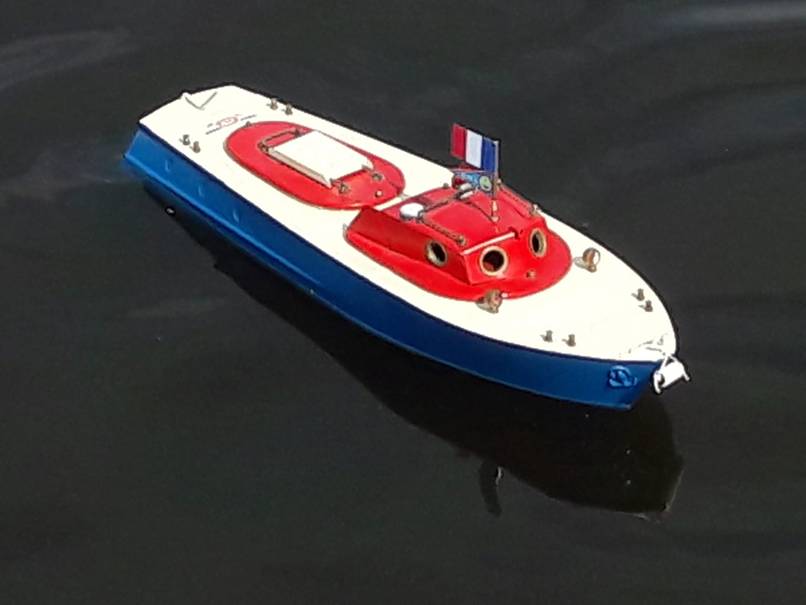 club nautique du luco jardin du Luxembourg Paris pond boat