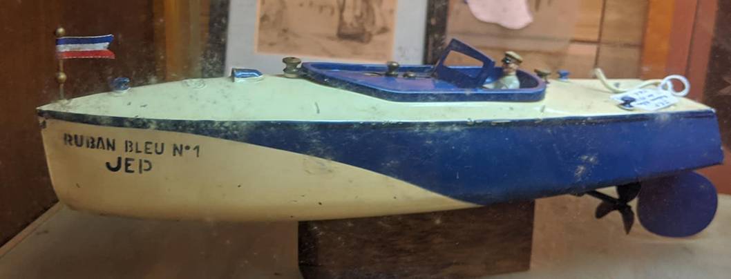 club nautique du luco jardin du Luxembourg Paris pond boat