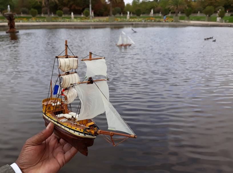 club nautique du luco jardin du Luxembourg Paris pond boat