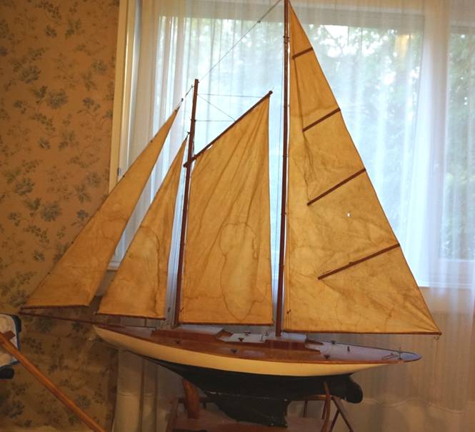 club nautique du luco jardin du Luxembourg Paris pond boat