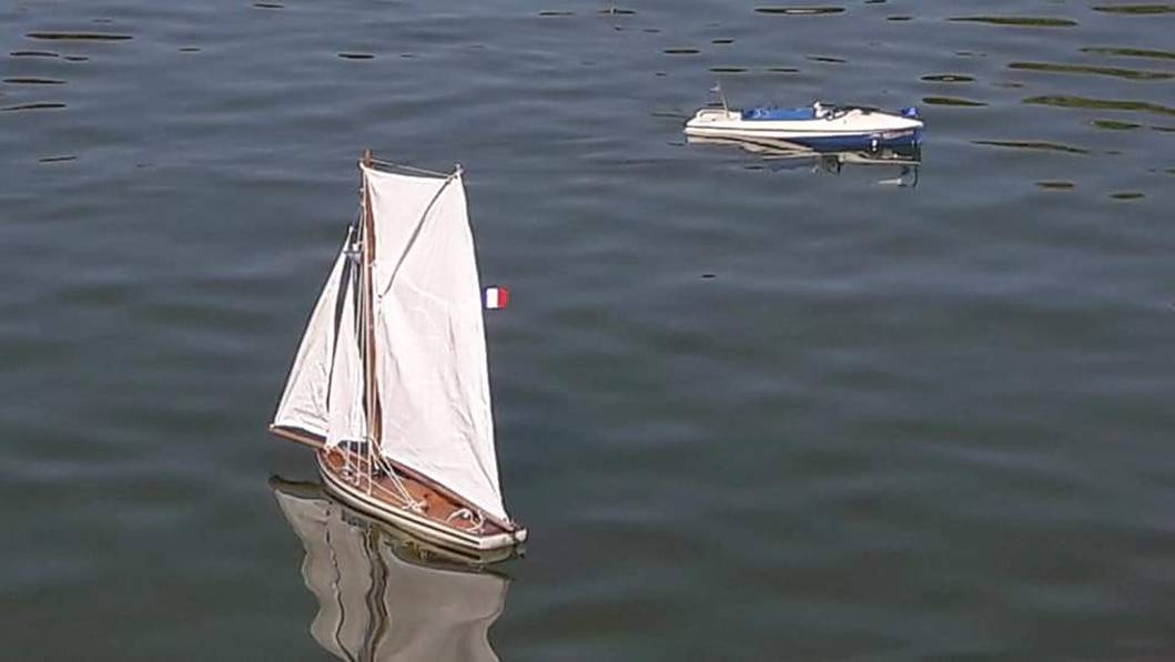 club nautique du luco jardin du Luxembourg Paris pond boat