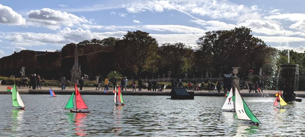 club nautique du luco jardin du Luxembourg Paris pond boat
