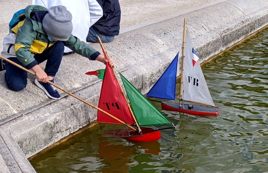 club nautique du luco jardin du Luxembourg Paris pond boat