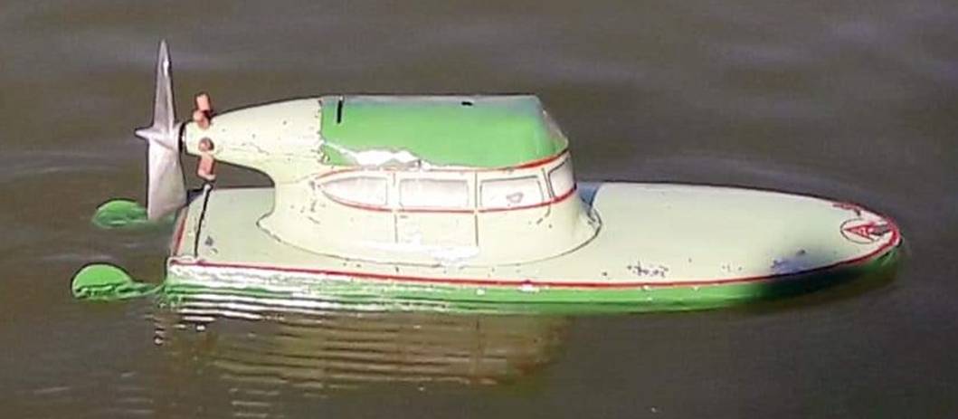 club nautique du luco jardin du Luxembourg Paris pond boat