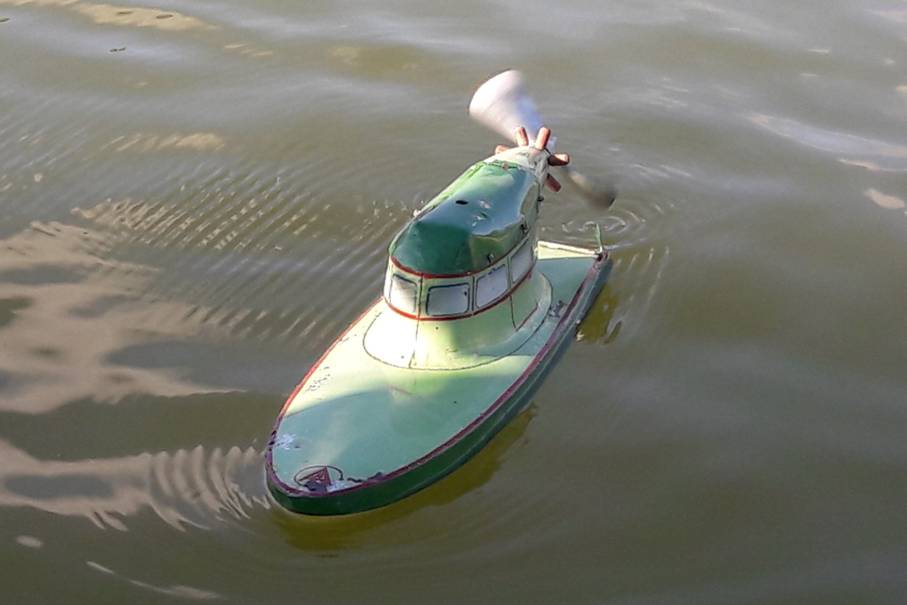 club nautique du luco jardin du Luxembourg Paris pond boat