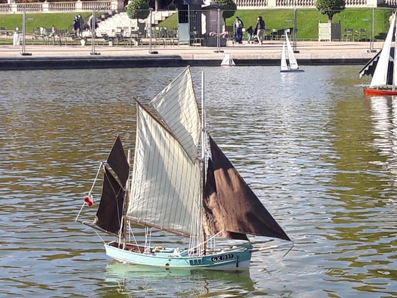 club nautique du luco jardin du Luxembourg Paris pond boat