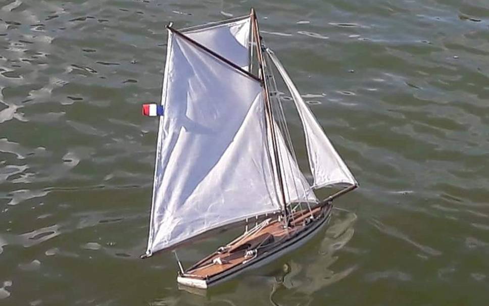 club nautique du luco jardin du Luxembourg Paris pond boat