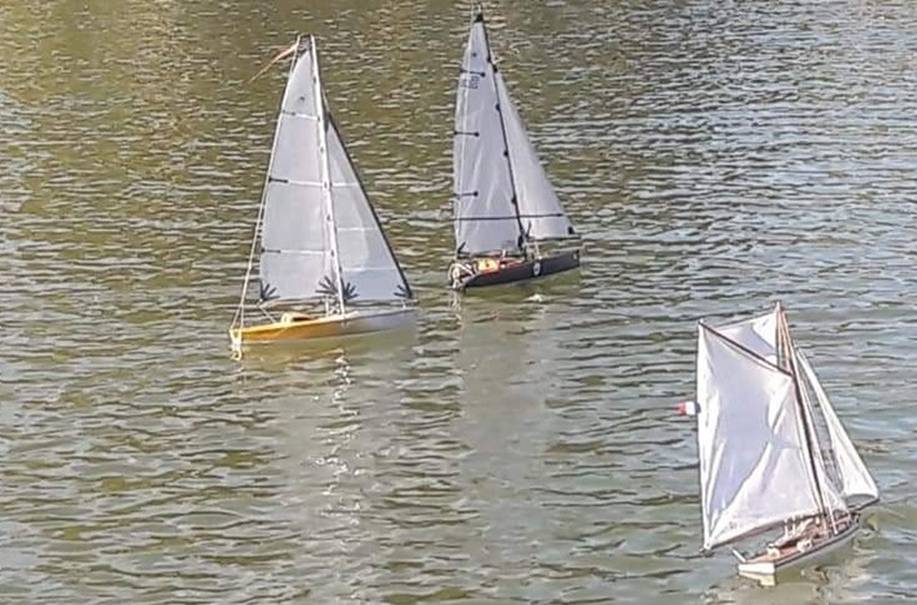 club nautique du luco jardin du Luxembourg Paris pond boat