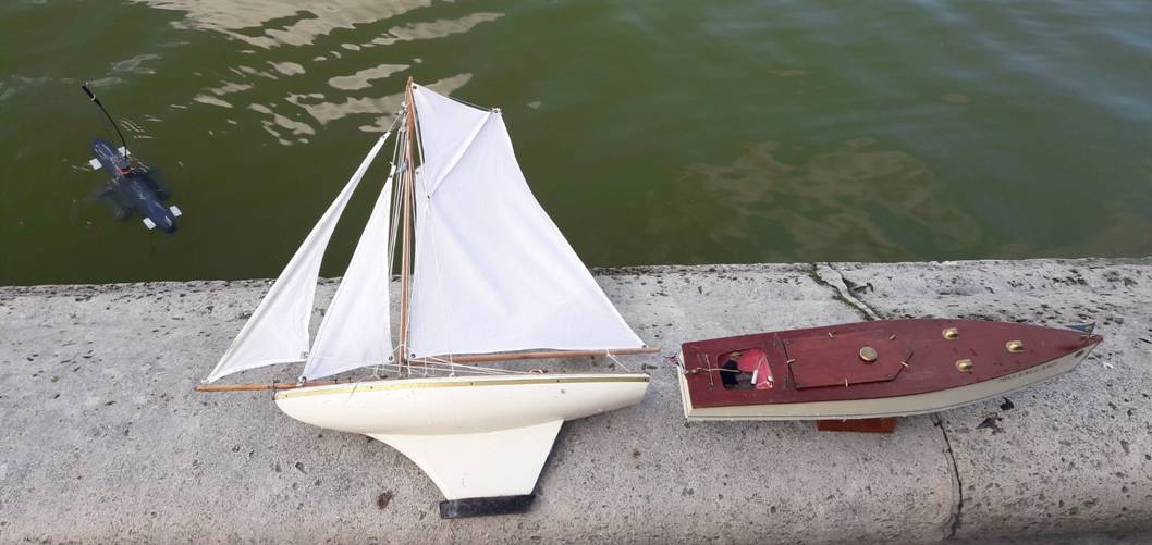 club nautique du luco jardin du Luxembourg Paris pond boat