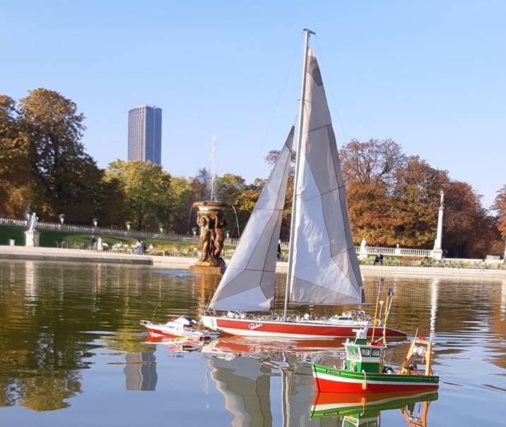club nautique du luco jardin du Luxembourg Paris pond boat